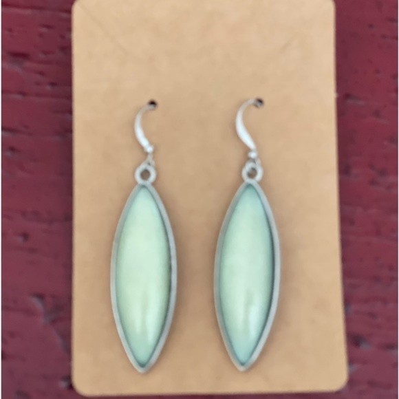 VTG Fashion Jewelry Green Dangle Earrings   # 232 - Picture 4 of 5